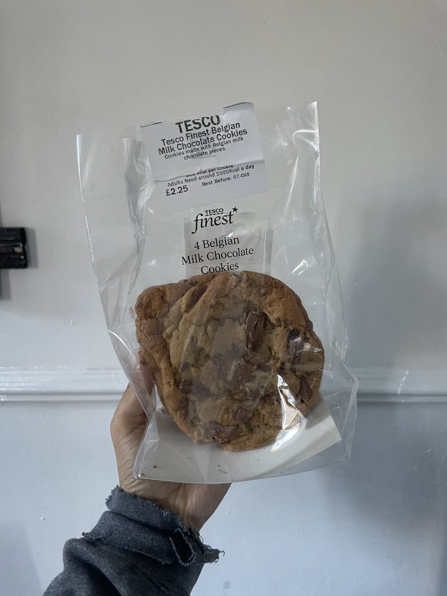 bintsaleem7's tweet photo. way better than the m&amp;s cookies btw https://t.co/LZqmakY7K5