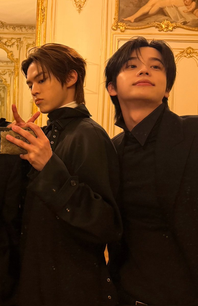 nitdoicat's tweet photo. iya gitu nitdo lanjutkan kasih tau seluruh dunia bahwa kalian sudah MNKH di paris (disetir sama pusatnya langsung lho ya :3) https://t.co/NR4QH0R0sl
