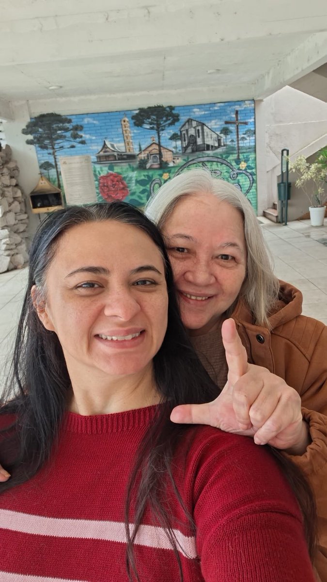 jaciraoliveira's tweet photo. Eu e minha amiga Thiaga votando bem forte no 13, bora Lula!!

Minha colinha 
Renato Freitas 1333
Sen1  Gleise 131
Sen2 Rsinha 132
Gov Requiao 12
PRESIDENTE LULA 13

BORA LULA https://t.co/KXl76FbLM7
