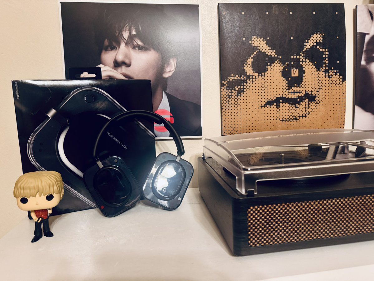 Intothesun_13's tweet photo. Finally picked up my Nothing headphones and I love them! And I think it’s without saying that @nothing hit it out of the park with their brand ambassador 

NOTHING GLOBAL AMBASSADOR V
TAEHYUNG FOR NOTHING
#TAEHYUNGxNOTHING
#VxNOTHING https://t.co/j1Spt3ezfd