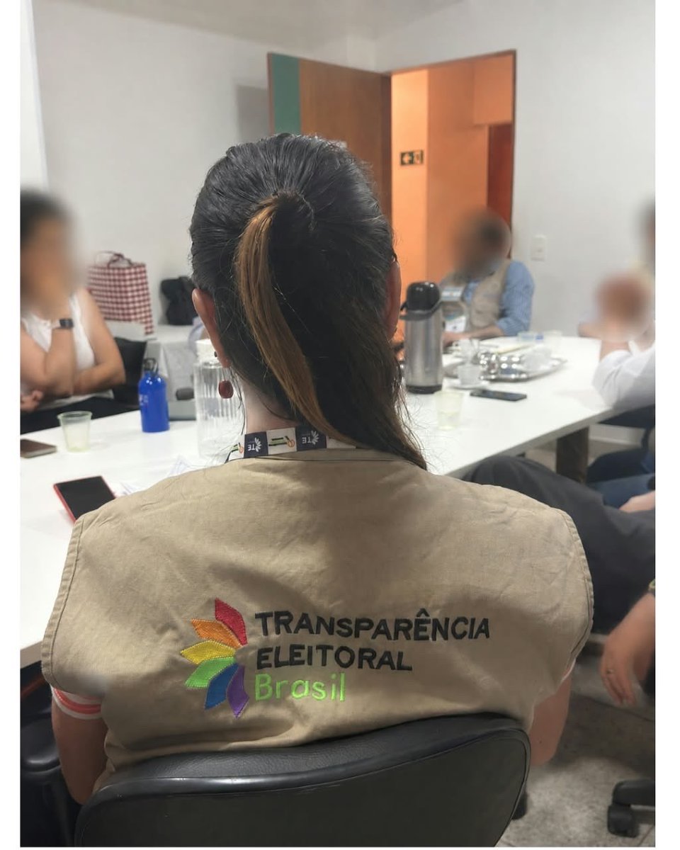 Directoramoe's tweet photo. Hoy Brasil va a las urnas en el marco de una de las elecciones más disputadas de la región. @moecolombia acompaña con toda nuestro respeto y admiración a los observadores y observadoras de @TEleitoralBR y su directora y jefe de Misión ANA CLAUDIA SANTANO. https://t.co/aMUDLF8B40