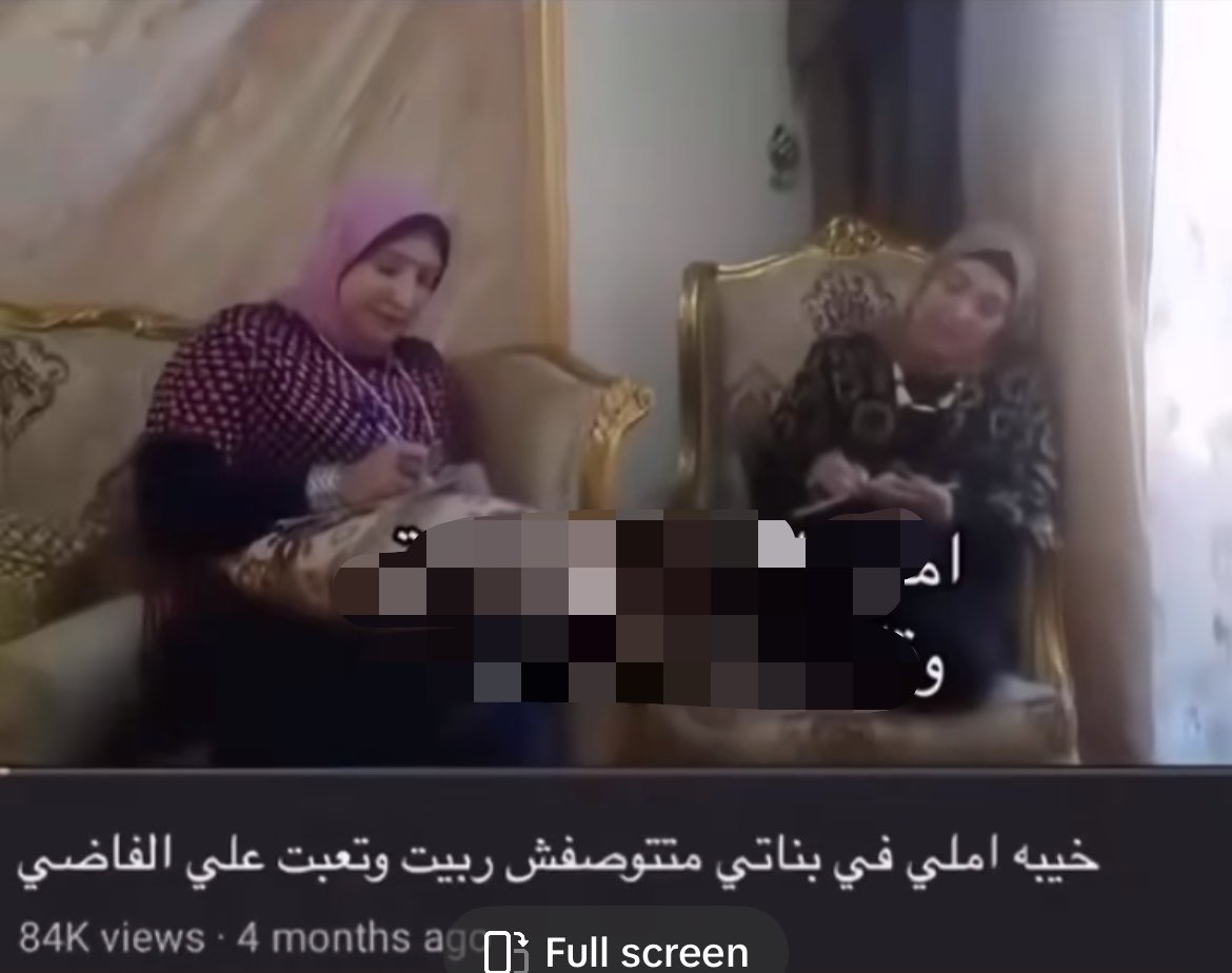 09g09_'s tweet photo. اليوم صديقتي قالت شوفي ملابس هذي
قلت شدخلك فيها
قعدنا تقريبًا دقيقه كامله نطالع بعض ما امزح 
ماتوقعت ان العدو قريب لهذي الدرجه https://t.co/EHhM1cAw0u