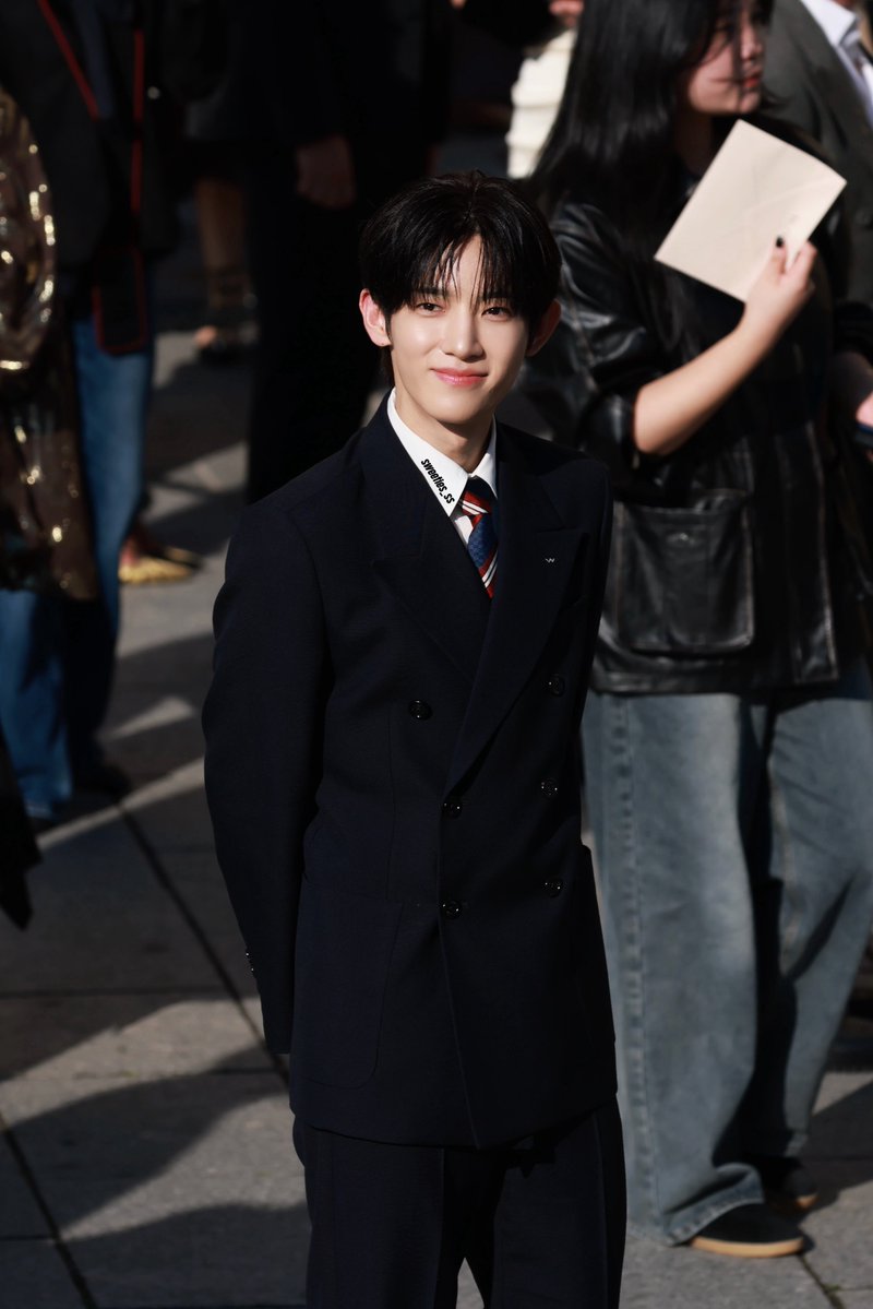 sweeties_ss's tweet photo. #parksiwoo #박시우
#朴时宇 #검사실의제안
#PARKSIWOOxVALENTINO #PARKSIWOO #박시우

261004 VALENTINO 퇴근
왕자님 👑 https://t.co/ghSVdjU6xd
