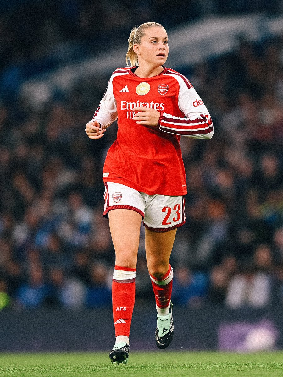 ArsenalWFC's tweet photo. 🎬 We’re underway in Manchester… 

COME ON YOU GUNNERS!!! 💪 

🔵 0-0 🔴 (1) https://t.co/G5TmK76Zrp