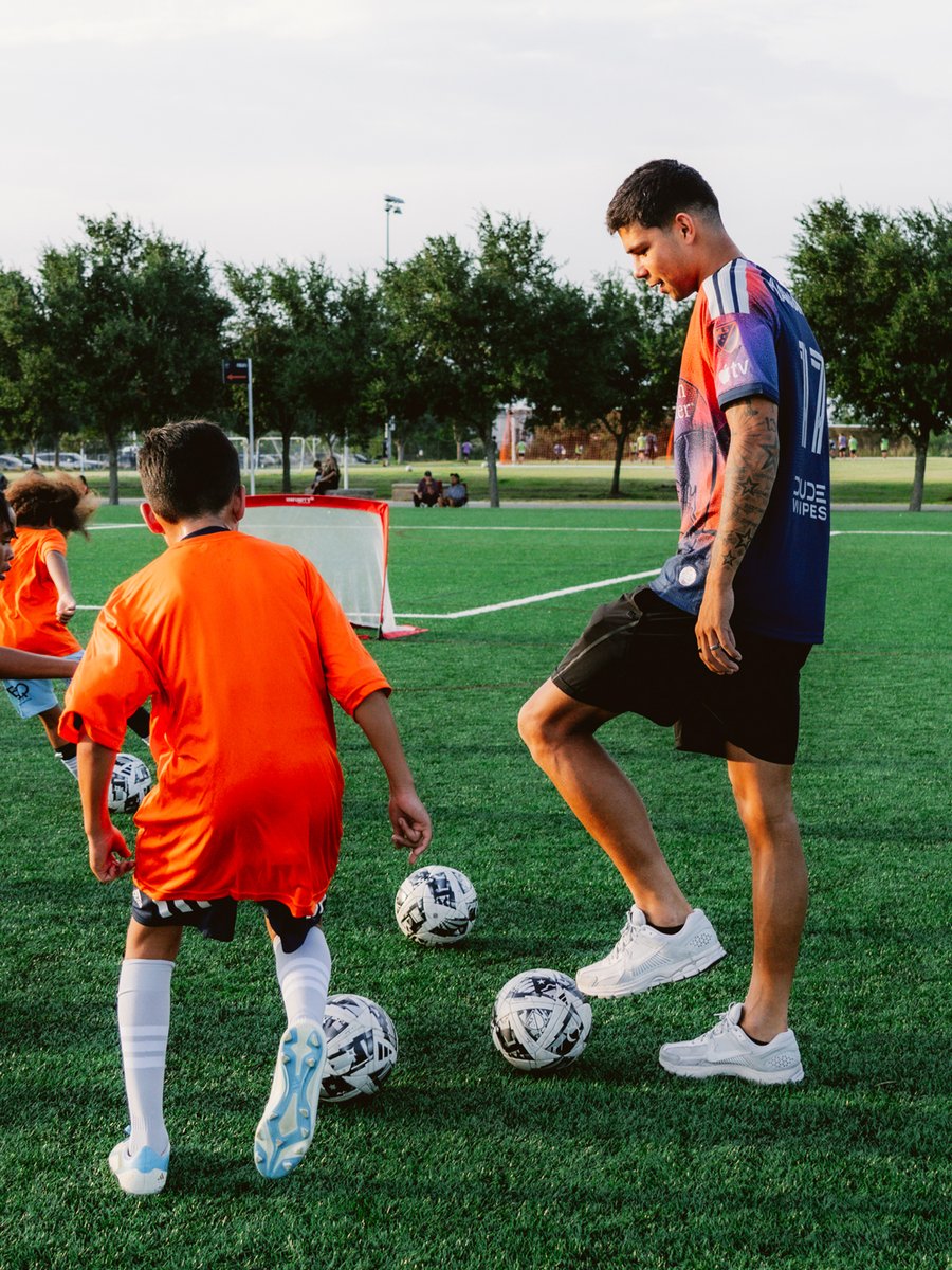 HoustonDynamo's tweet photo. Shoutout Nick Markanich for leading our most recent Pro Player Series and helping grow the skills of the next generation 💥 https://t.co/cdK4jbuZpM