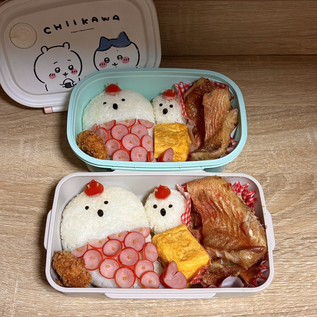 _cocco_ch's tweet photo. 人魚弁当つくった！🧜‍♀️

#ちいかわ
#人魚
#本当は人魚3匹だったの 
#キャラ弁 https://t.co/4GIsBD2O6u