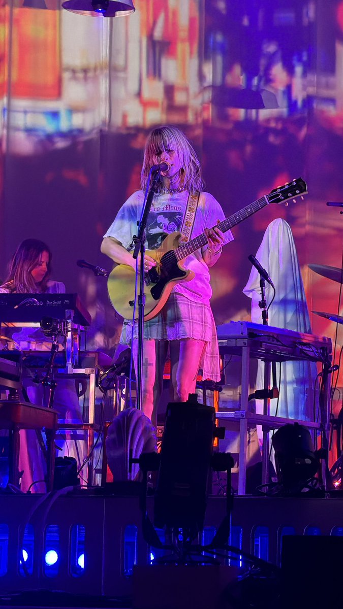 lucatielz's tweet photo. Saw Hayley Williams last night and I would say she was very good. https://t.co/lFg8oqLZDz