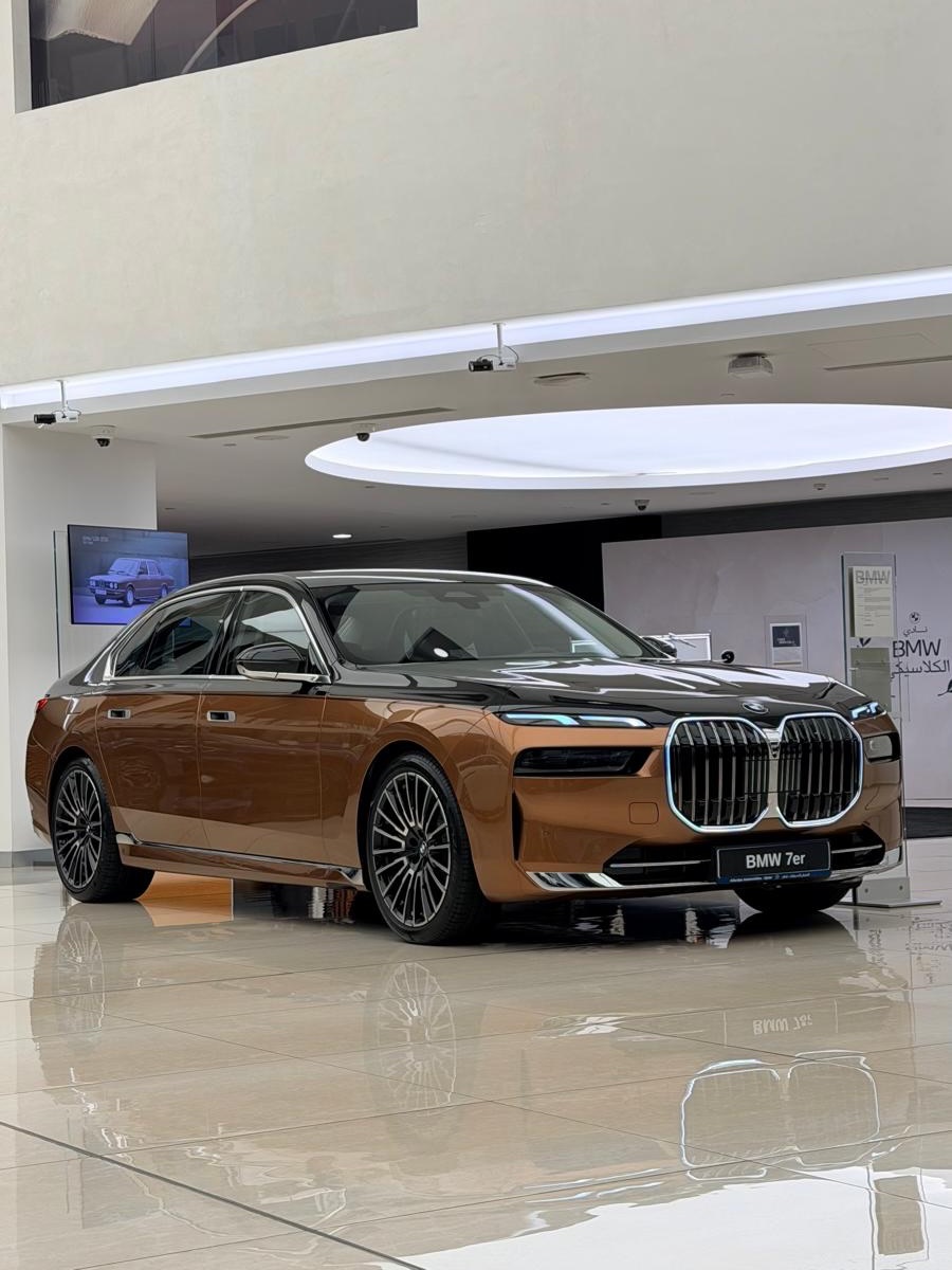 Venosier's tweet photo. BMW 7 SERIES https://t.co/D66WKFA4V3