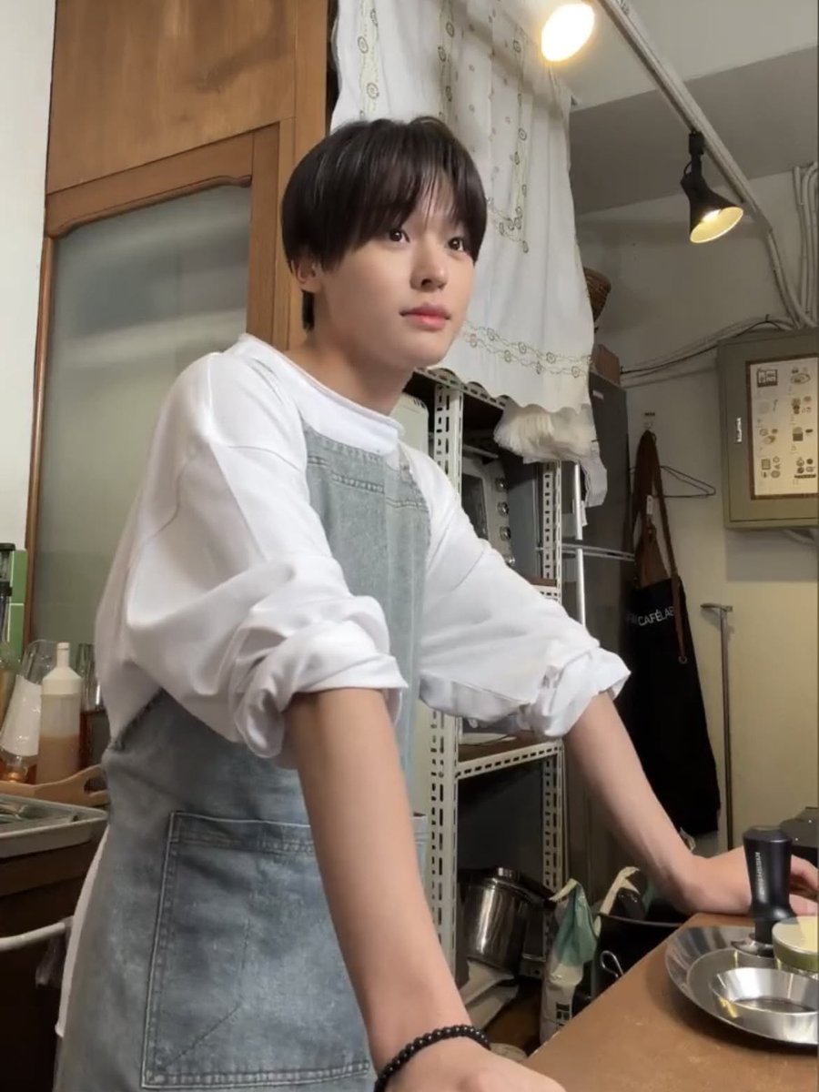 cbinmPcket's tweet photo. 공차 사장 존나 잘생겨서 꼬시려고 맨날 갔는데
8키로 찌고 관뒀다 ㅅ발롬 멀리서 나 걸어오는거 보이면 브라운슈가쥬얼리밀크티 당도100에 펄추가 얼음보통으로 만들어놓더라 https://t.co/C9VHGfso5m