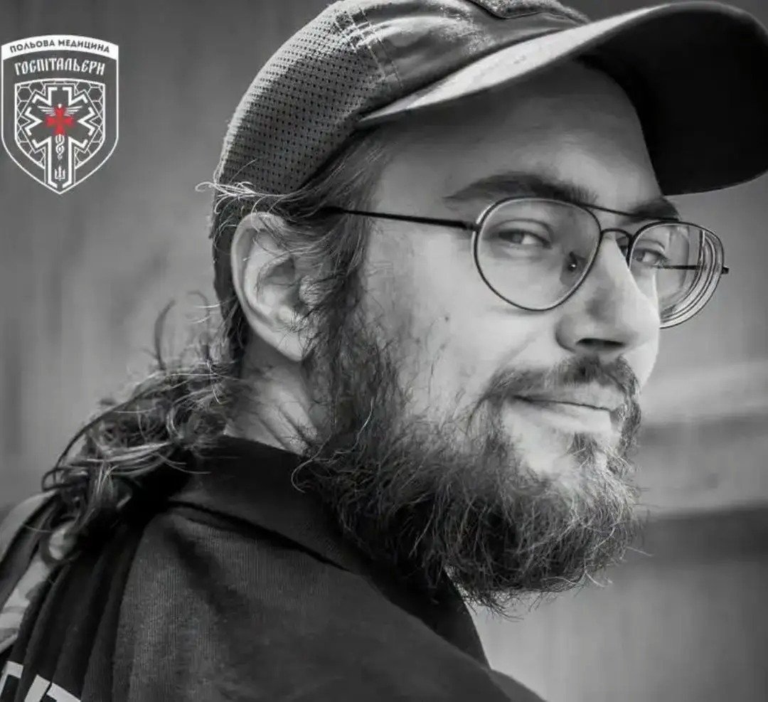 CrimeanVoyager's tweet photo. He was born in russia.

But he chose Ukraine with all his heart.

Volodymyr Polyakov, call sign “Shiva.” 36. A medic with Ukraine’s Hospitallers battalion.

He died saving wounded Ukrainian soldiers and civilians.

Here he built a family, raised two children, and found brothers-in-arms.

He asked that his farewell not be only about grief. Remember him kindly. Play the music he loved.

Eternal memory.