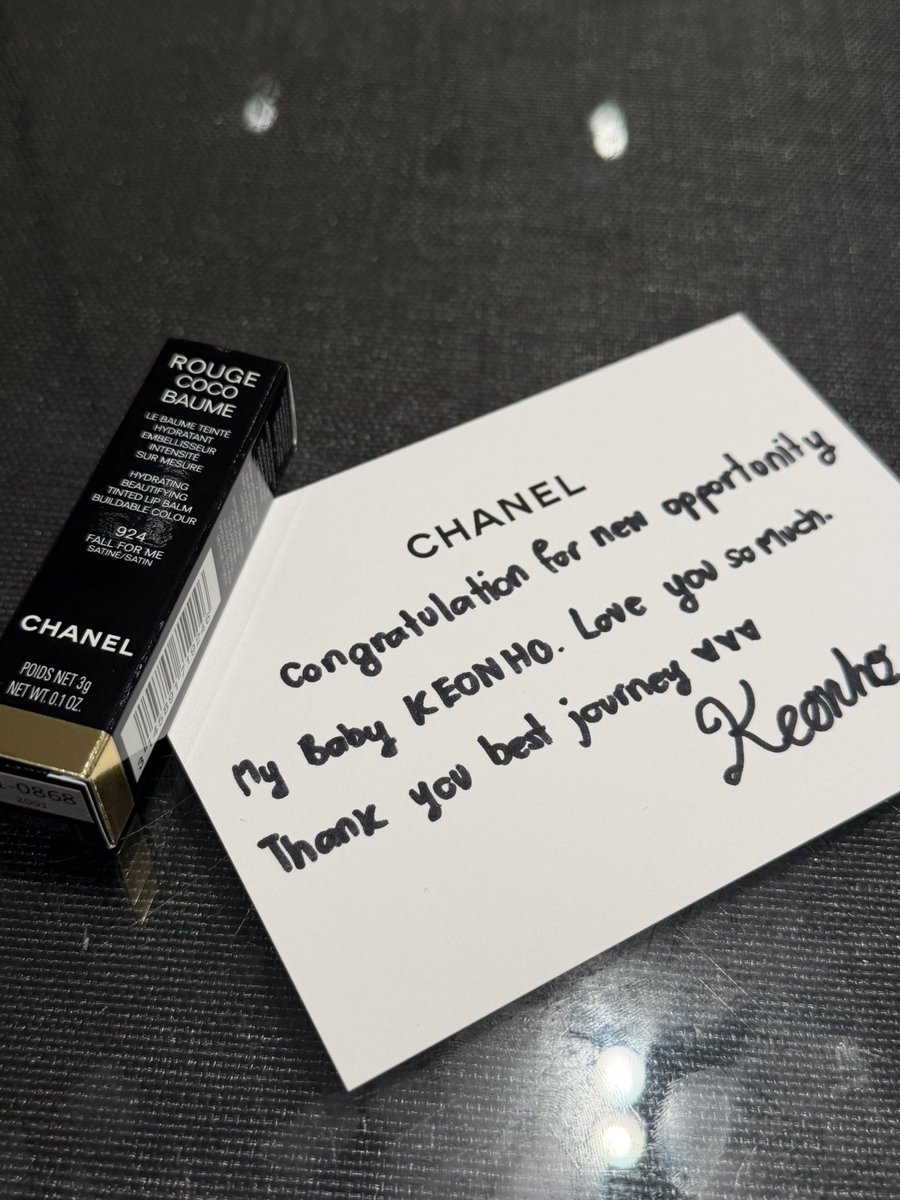 GBaek_L's tweet photo. Pls RT 🍀
Giveaway form Me& @vaiyasil38541 
แจกลิป Chanel ROUGE COCO BAUME #924 
FALL FOR ME เพื่อ Celebrate ที่น้องกอนโฮได้ไป Paris fashion week ของ Chanel นะคะ 
📍กติกาสุ่มจากคนที่รีทวิตนี้ +เทรนแฮชแท็ก (เดี๋ยวรอประกาศอย่างเป็นทางการ) 

ภูมิใจไม่ไหวแล้วค้าบ 💕
ฮื่อออ ใครมีน้ำตาบ้าง 😭 
#KEONHO #건호
#ゴンホ #ACEKEONMAKNAE
#CORTIS #코르티스