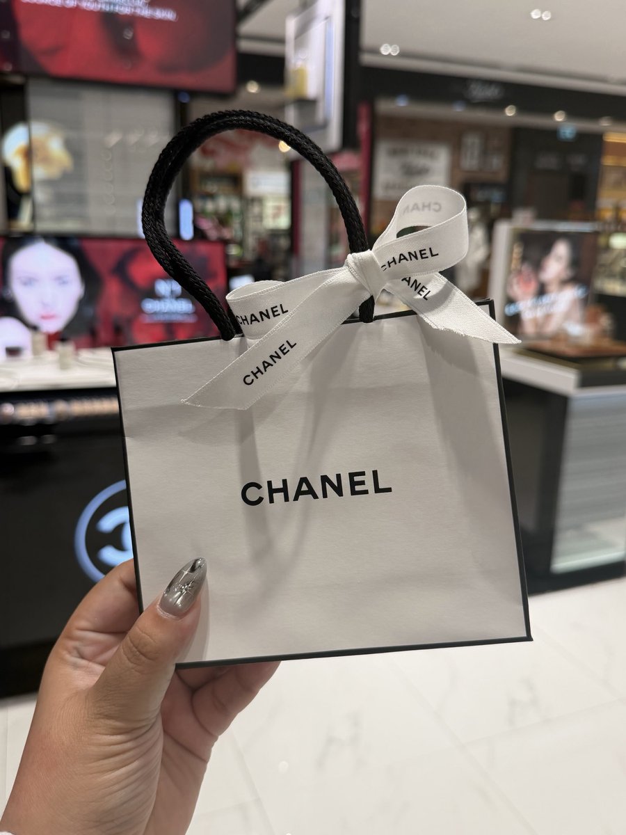 GBaek_L's tweet photo. Pls RT 🍀
Giveaway form Me& @vaiyasil38541 
แจกลิป Chanel ROUGE COCO BAUME #924 
FALL FOR ME เพื่อ Celebrate ที่น้องกอนโฮได้ไป Paris fashion week ของ Chanel นะคะ 
📍กติกาสุ่มจากคนที่รีทวิตนี้ +เทรนแฮชแท็ก (เดี๋ยวรอประกาศอย่างเป็นทางการ) 

ภูมิใจไม่ไหวแล้วค้าบ 💕
ฮื่อออ ใครมีน้ำตาบ้าง 😭 
#KEONHO #건호
#ゴンホ #ACEKEONMAKNAE
#CORTIS #코르티스