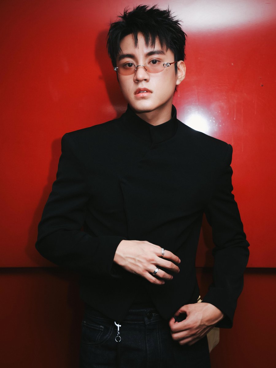 OfficialSaharat's tweet photo. แว่นมานี่มา หล่อมีเทสมากกก ☺️❤️‍🔥

IG : boomshhh
🔗 https://t.co/3Z99HiX2CQ

ฝากเพลง “แอบรัก (unsaid)” ด้วยค้าบบ

YouTube 💙
🔗 https://t.co/zbj8DokF5X

All Streaming Platform 🎧
🔗 https://t.co/fQz138wYgE

#แอบรักBoomSaharat 
#แอบรัก #UNSAID 
#BOOMSAHARAT 
#OneMusic https://t.co/kQX3Fi5NeZ