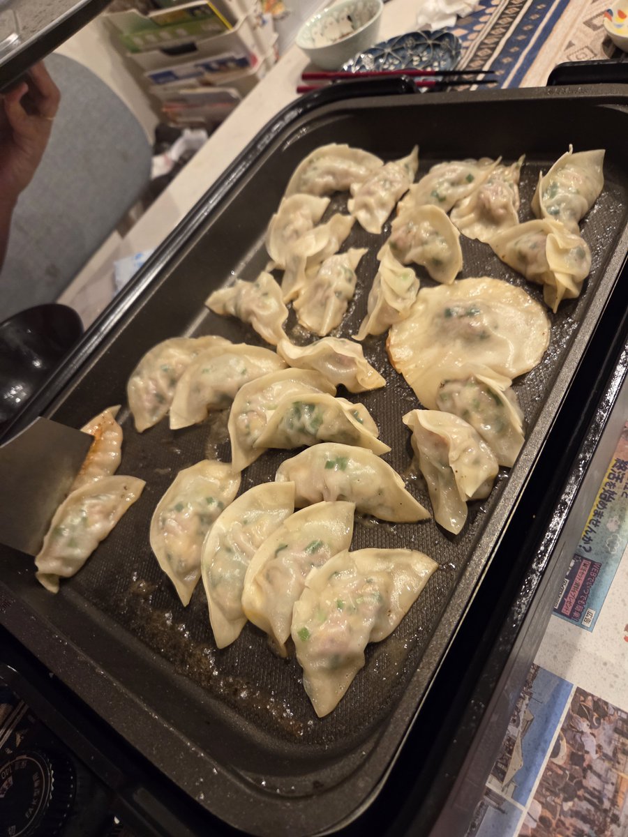 riruca's tweet photo. 今日は長女と一緒に英検4級を受験してきました！
終わってから長女スタバデビューして、試験の答え合わせした。今回も満点狙ってたけど明らかな間違いがひとつ見つかって萎え😂
帰宅したら夫と次女が餃子作ってくれてた。美味しかった。
スタバ×ポケモンのコラボカップを夫に買ってあげました。 https://t.co/OKo8pNvn8p