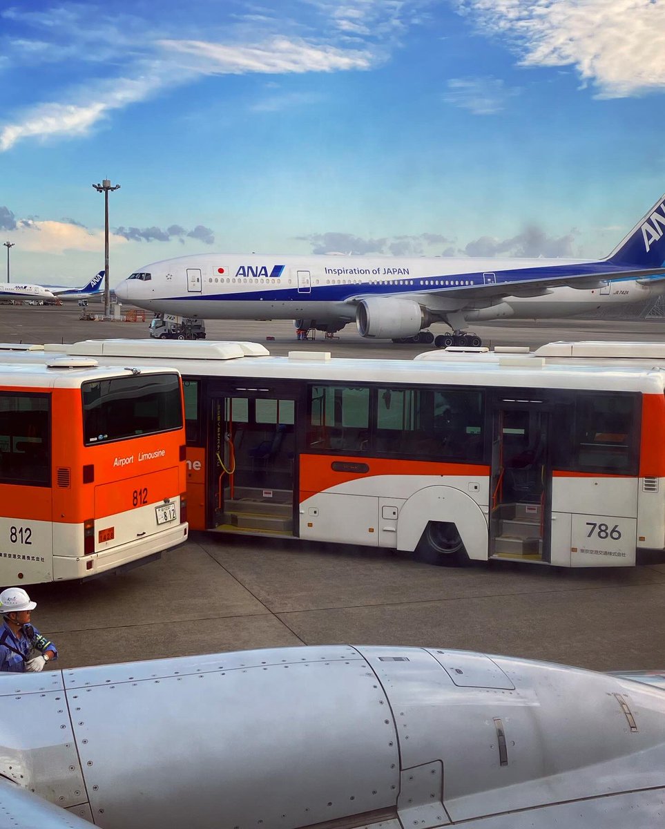 KPP_JL061's tweet photo. 【国内線】東京国際空港
#NH636 IWK HND 1340 1515
>> #機材繰りで遅延
・ 東京🗼には、30分の遅延で延着😋
#b738
#kpp
#全日空
#ランプバスで移動
#非常口座席
#岩国空港 https://t.co/gkUicYFtRU