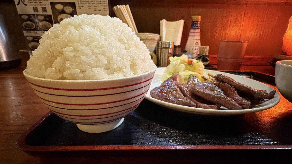 k2c_dokidoki's tweet photo. 今日の夕飯は車内で自炊😁
#笹島大陸
昨日は常陸大田市の居酒屋で昔の仕事仲間と一緒にご飯🤗元気そうで安心👍ここの限定鳥チャーシュー丼は美味い😋
#牛タン八
一昨日は仙台市で牛タン定食🐮
ご飯大盛りにしたらマンガ盛り🤣思わず笑った😆
美味かったから完食😋
#常陸大田市
#仙台市
#牛タン
#夕飯 https://t.co/rcGS6wIIIm