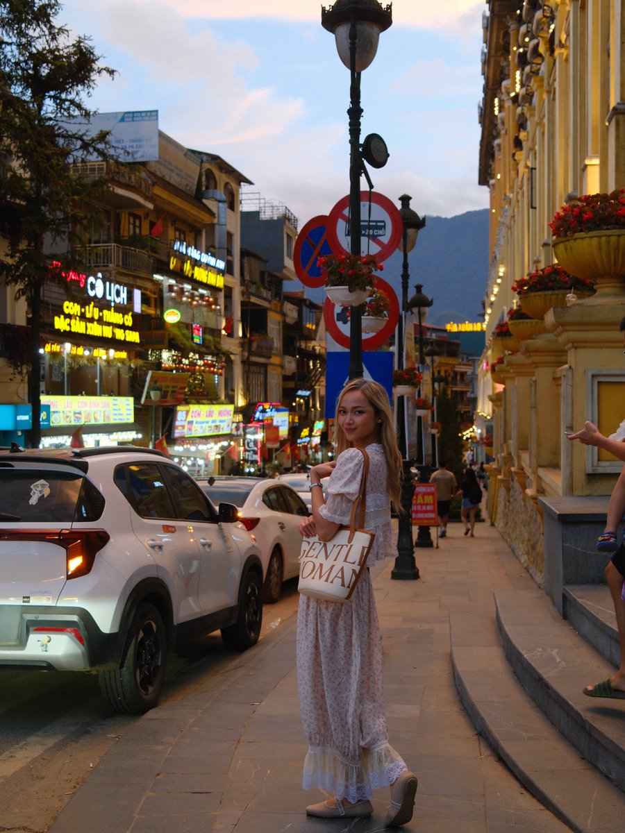ABSCBNNews's tweet photo. AT GUMANDA ANG ARAW KO 🌞🧡

BINI Gwen (@bini_gwen) made her Vietnam trip memorable as she captured snaps along the way. (📷: Gwen/Instagram) https://t.co/xHDIuEsRGA