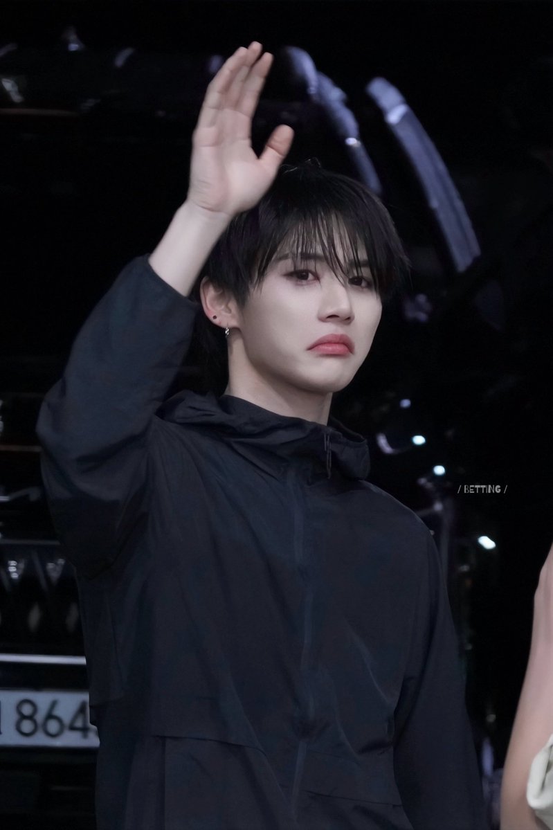 BettingOn0810's tweet photo. 261004 블드미

🙂☺️🤨🧐

#BOYNEXTDOOR #보이넥스트도어
#TAESAN #태산 https://t.co/ZfLqVLI8in