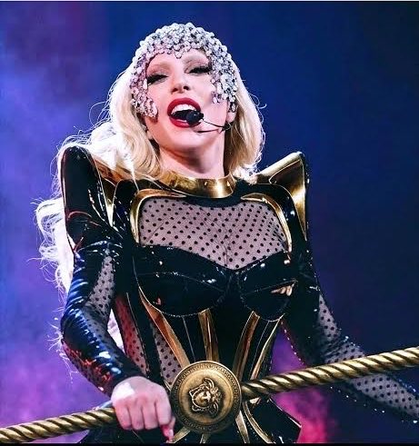 LGNewsFrance's tweet photo. Rumors: The film "The Mayhem Ball" could be released on Netflix by the end of October. It might include a video for "Shape Of A Woman" featuring special appearances by Cindy Crawford, Naomi Campbell, and others as part of the promotional campaign leading up to the 2027 Oscars. https://t.co/zAPnRVKPMb
