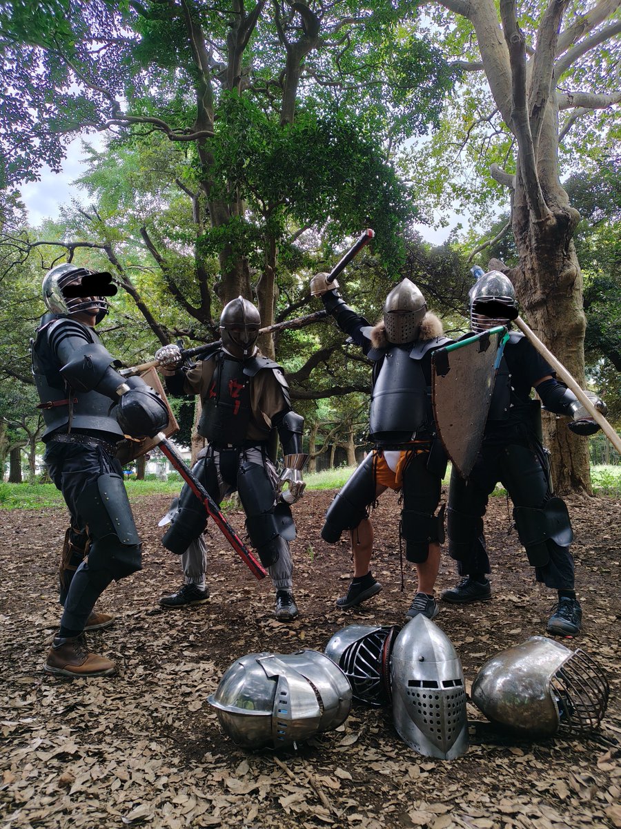 Baketu_head's tweet photo. 本日はヘヴィファイト練習お疲れ様でした。画像は多人数＆ハンデ付きルールで騎士に襲いかかり自信をつけた追い剥ぎオークの群れ……ではなく体験初心者の皆さんです。ご参加ありがとう御座いました。 https://t.co/dCsS5m5dwu