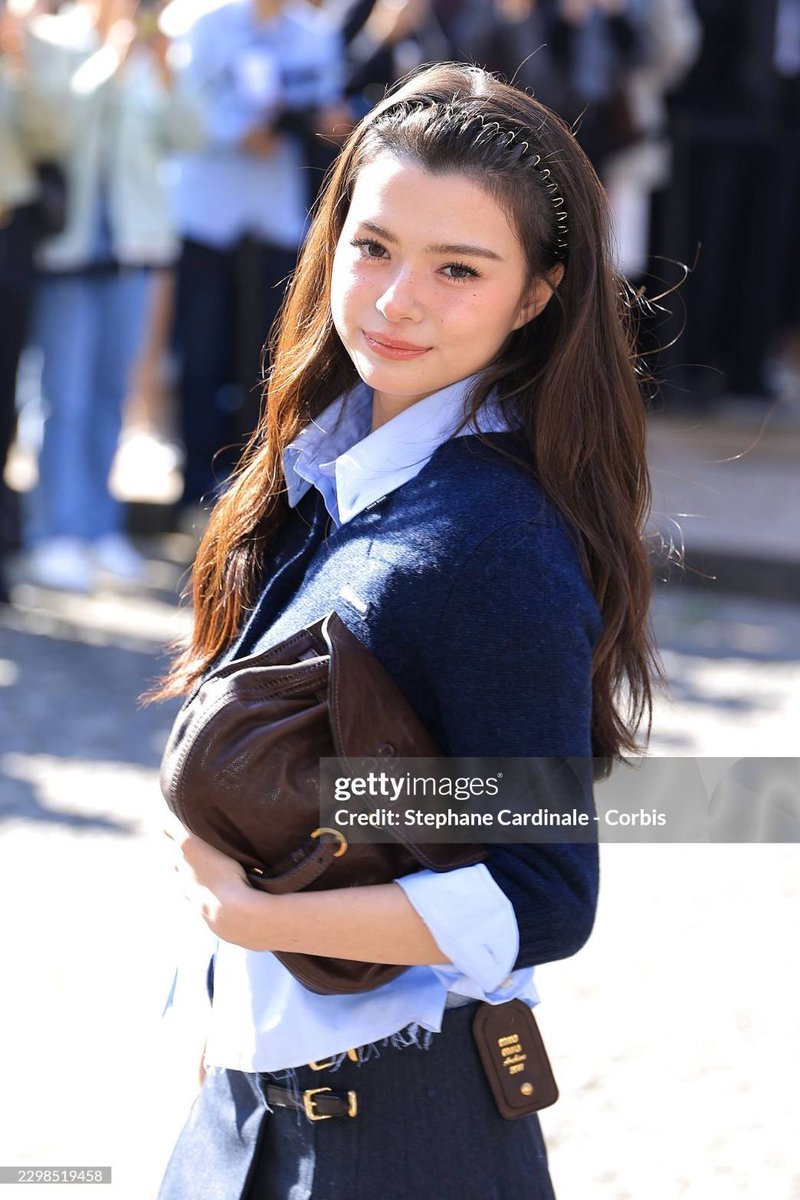 TrendForFB's tweet photo. คนสวยละมุนละไม ไม่เคยตายกล้อง gettyimages จริง ๆ 😍🤏🏻

@AngelssBecky @MIUMIUofficial

REBECCA X MIU MIU PFWSS27
#MiuMiuSS27xBecky
#MiuMiuPFWxBecky
#MiuMiuSS27 
#beckysangels #BeckyArmstrong https://t.co/BdNEJv0fj5