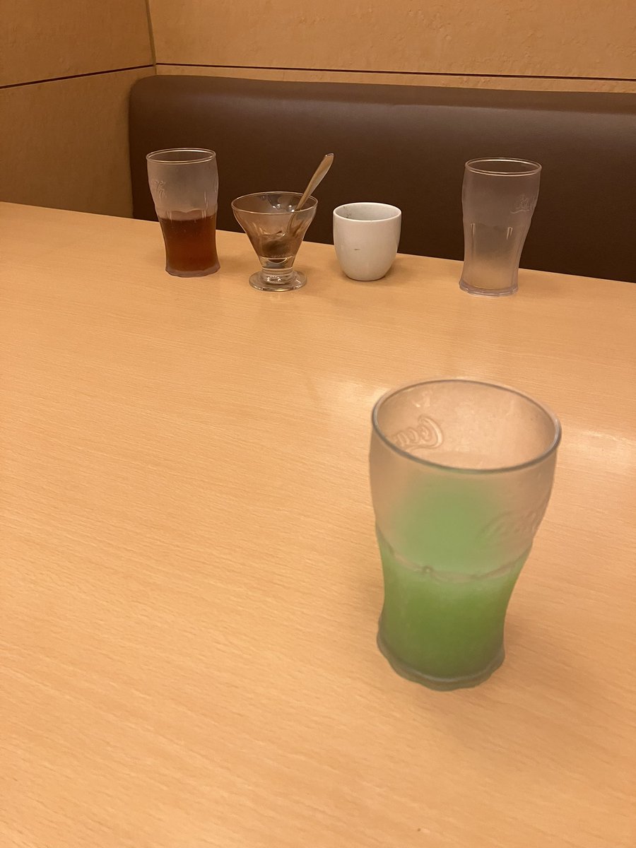 Chinu_Sashimi's tweet photo. ジョイフルでジュース飲んでる🥤 https://t.co/Tq1KMBg7Qv