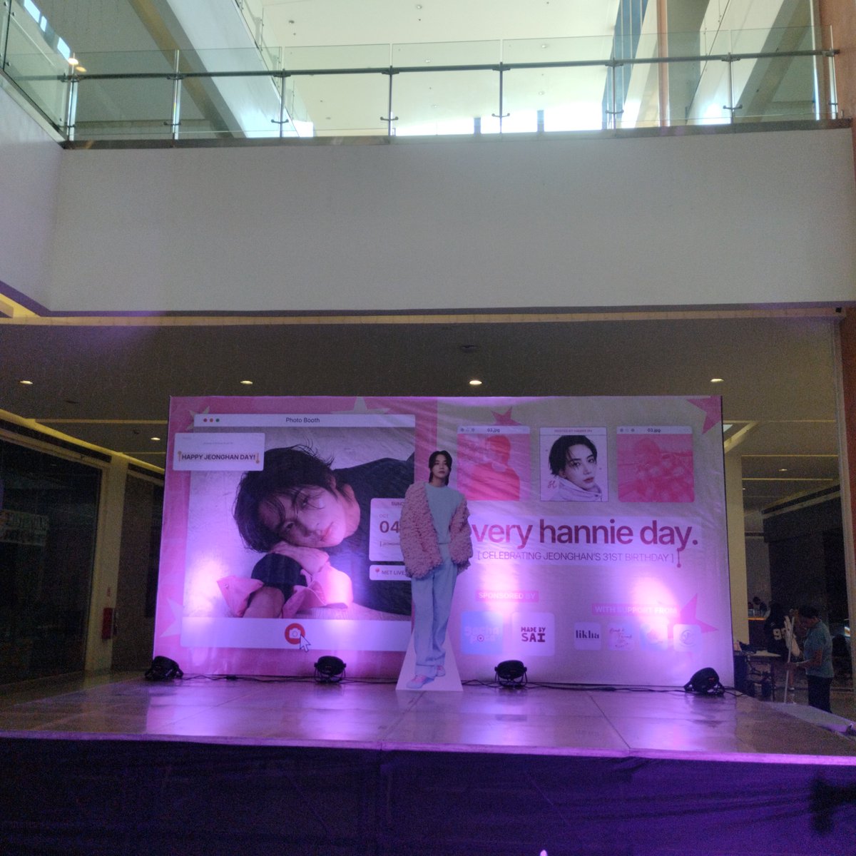 SongEunSarang's tweet photo. Khit saglit lang kme sa Met live knina nabudol pa din kme 😂 thank you so much @BeadsThreads anw natatawa pa din ako kase ntandaan ako ng admin sorry medyo lutang me anw congrats for successful event @jeonghannieph 
And its nice to finally meet jas @koowonwrites #EveryHannieDay https://t.co/R1vKQZ5ZVY