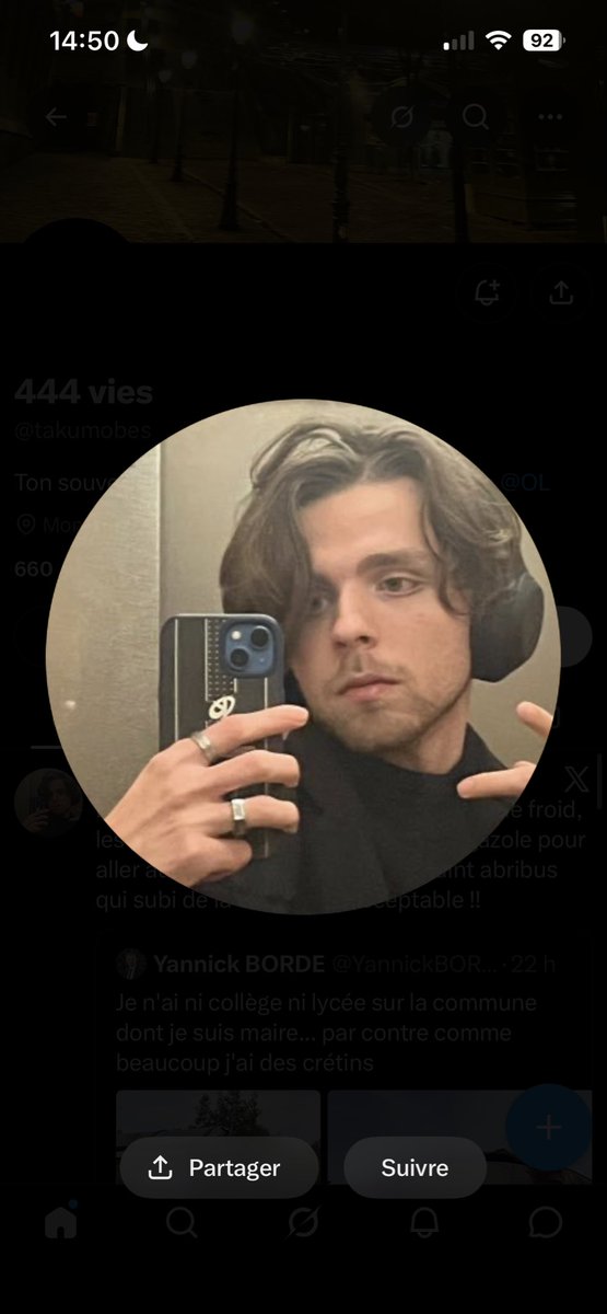 abnerissii's tweet photo. Pourquoi c’est toujours des déconstruit comme ça qui rigole sur le terrorisme ? svp ça se voit qu’il est en dépression et qu’il a déjà taper au moins une tentative de suicide sale fragile va continue à faire le malin sur twitter @takumobes https://t.co/shuKGL1BJ9