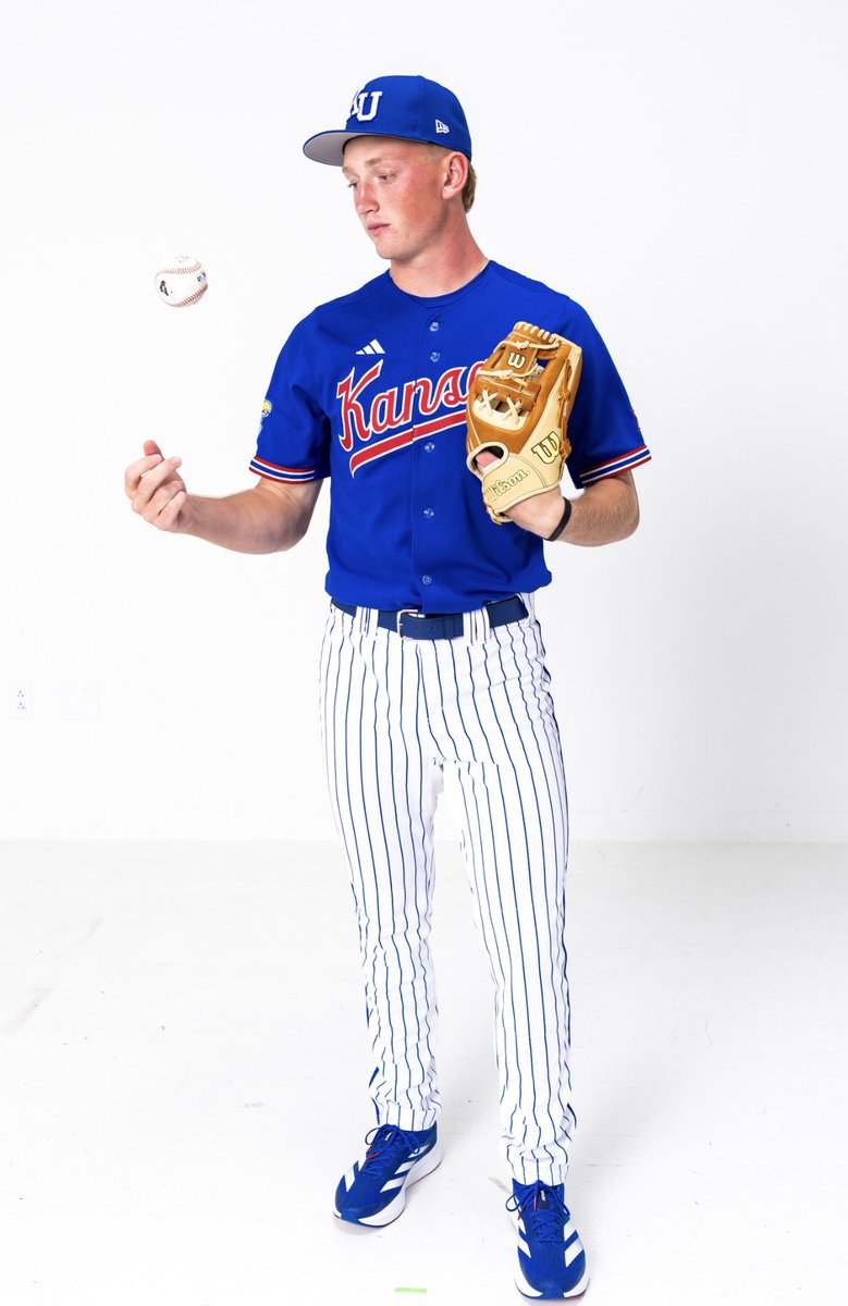 KylerK34's tweet photo. #committed #rockchalk https://t.co/iCYX5PWL5D