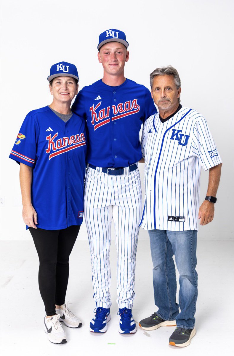 KylerK34's tweet photo. #committed #rockchalk https://t.co/iCYX5PWL5D
