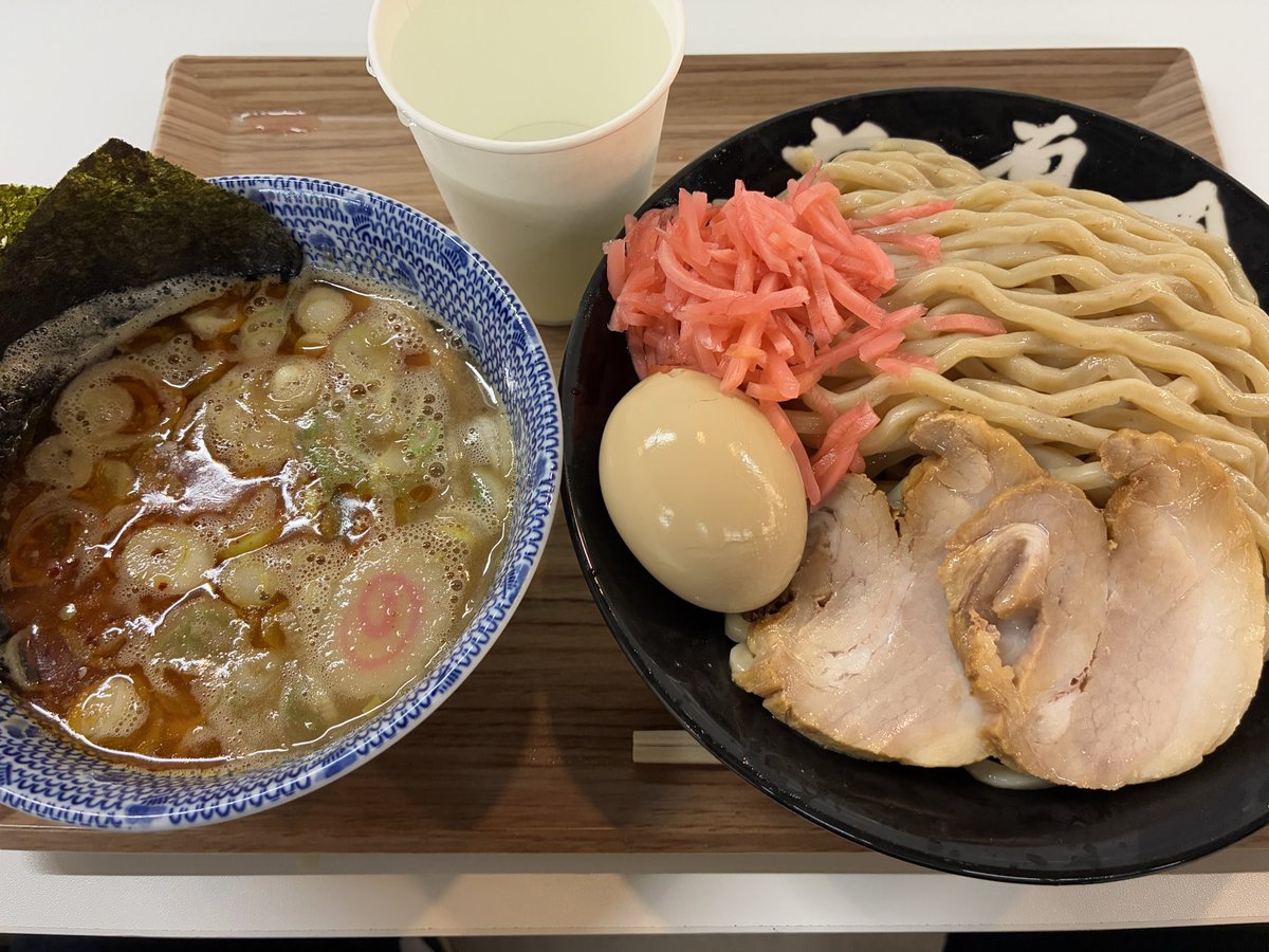 kh51yxdVMA74937's tweet photo. 今日は祝1周年ThreeWide走行会に参加してきました。結果は練習番長でしたが、裏レースまでワイワイ楽しかったです。ご一緒した皆さんお疲れ様でした。またよろしくお願いします。反省会は名駅期間限定六厘舎の特製海老つけめん大盛で。ボリューム満点完全優勝うまし。^_^
#ThreeWide
#六厘舎
#1周年 https://t.co/Sb2M757yI6