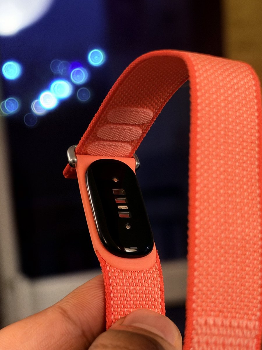 stufflistings's tweet photo. Got this Fitbit Air strap for less than Rs 450 on Amazon, and it’s far more comfortable than the original one 😭 https://t.co/F9Cxq2M4iE