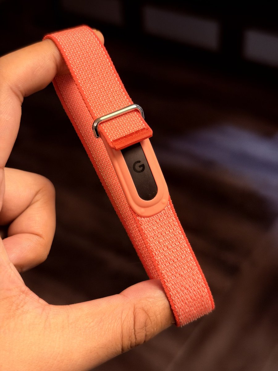 stufflistings's tweet photo. Got this Fitbit Air strap for less than Rs 450 on Amazon, and it’s far more comfortable than the original one 😭 https://t.co/F9Cxq2M4iE