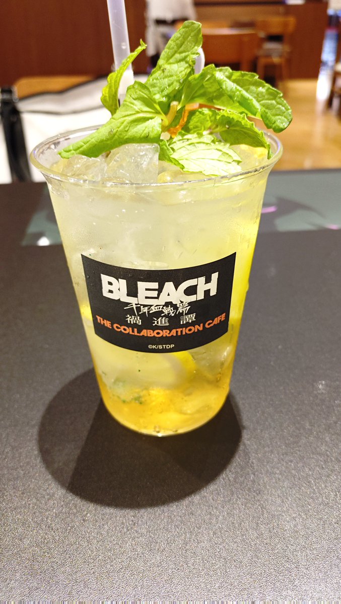 graffiti0504's tweet photo. あとたまたまBLEACHのカフェやってたので行ってきた
【日番谷冬獅郎】冷製みぞれパスタ
【涅マユリ】パフェ
月島さんのおかげですドリンク https://t.co/RxZPMLBlki
