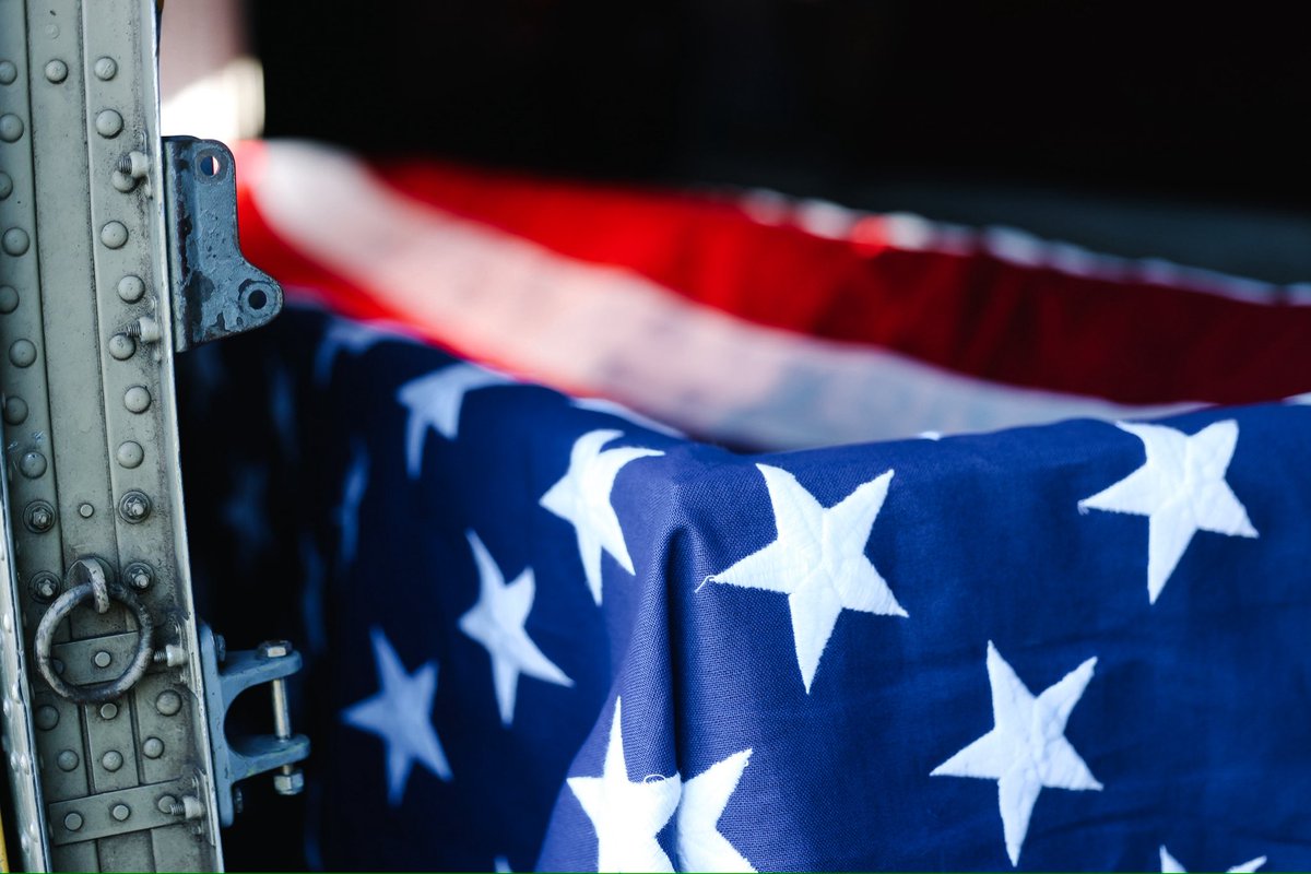 esmidt's tweet photo. Elias and I spent the day Saturday with The Final Salute where unclaimed veterans were laid to rest. This year our friends with the YL-37 The Flying Memorial served as the transportation from the Waukee ceremony to the Iowa Veterans Cemetery. We were there to capture the moments. https://t.co/4MDQerxZ0N