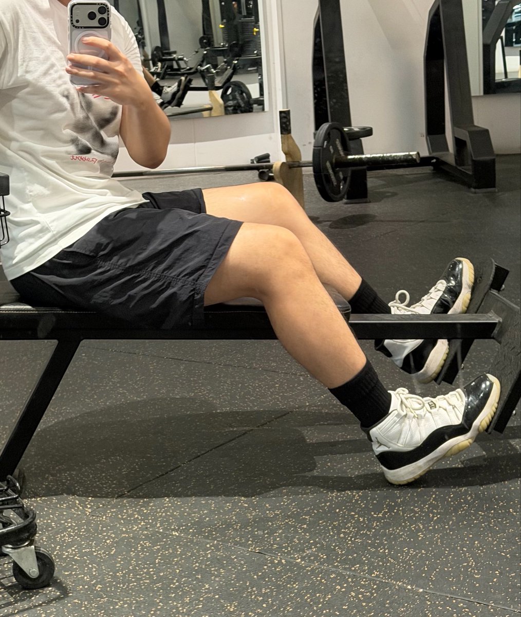 T1NGdad's tweet photo. 你的鞋不错啊😜贡给我吧 https://t.co/uyKchKFL6w