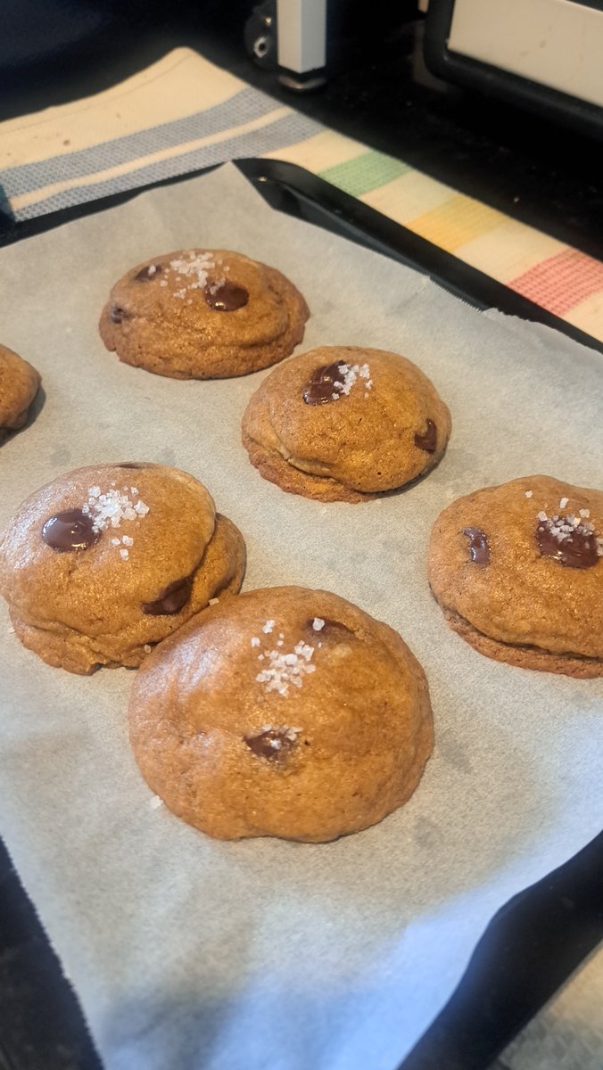 everydayIight's tweet photo. tried to cook something today but #failed terribly despite having to spend 3 hours++ at the kitchen BUT on the day he discharged (i think) i baked some cookies and put 🐰 stickers on it as i thought of him 💭 love yew and your perfectly punchable face as always jeonghan ♡ https://t.co/76rT0zk0dY