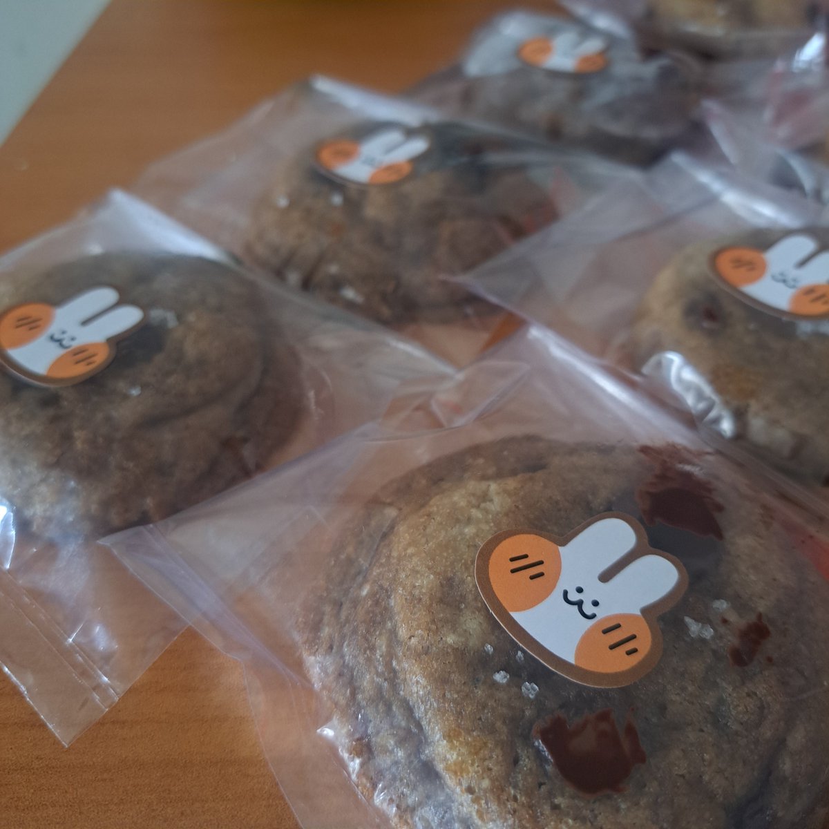 everydayIight's tweet photo. tried to cook something today but #failed terribly despite having to spend 3 hours++ at the kitchen BUT on the day he discharged (i think) i baked some cookies and put 🐰 stickers on it as i thought of him 💭 love yew and your perfectly punchable face as always jeonghan ♡ https://t.co/76rT0zk0dY