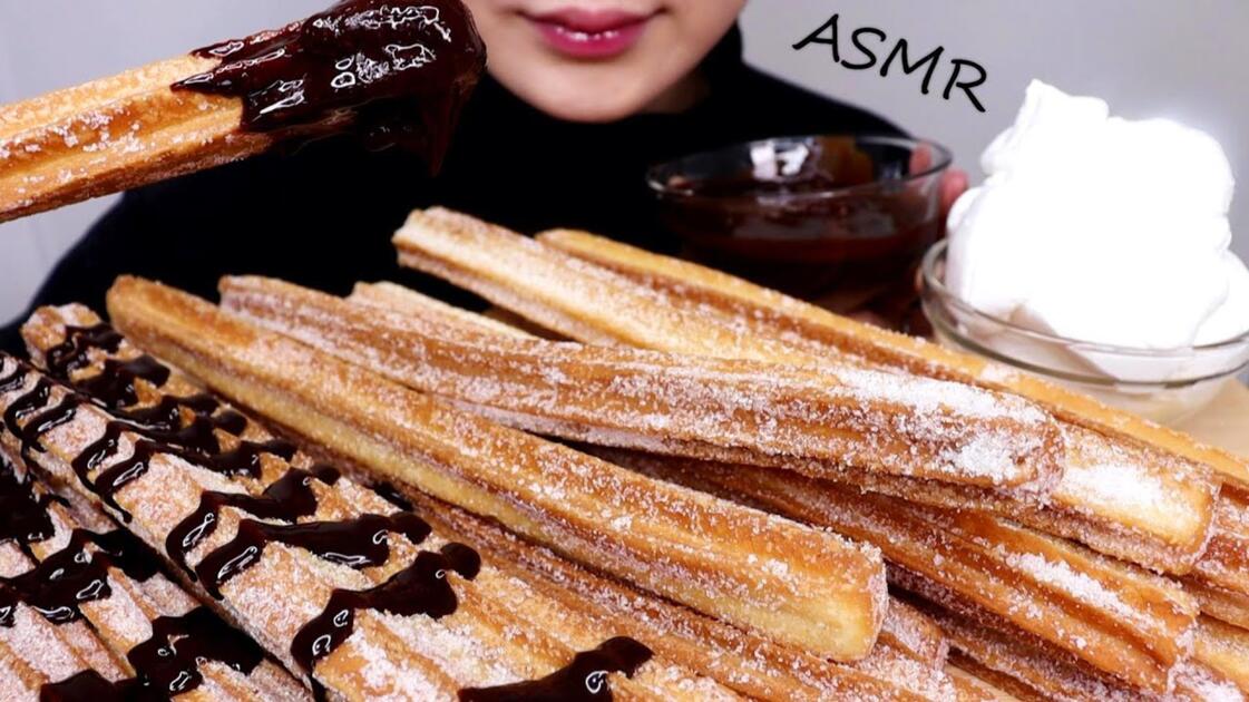 ZoeCheyneapk9's tweet photo. Hoy me comí un churro crujiente con chocolate caliente, el placer más simple del día https://t.co/jNcB8qYx9Z