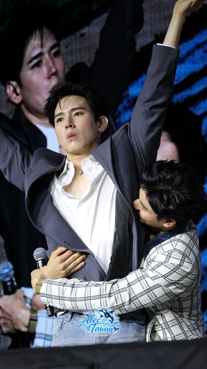AlecJao's tweet photo. 公費戀愛！！
PAPA AND PHORPHOR DATE IN THE FM!
@Tawan_V #Newwiee #TayNewFamilyTripinTaipei #Polca https://t.co/BGUANxpl4I