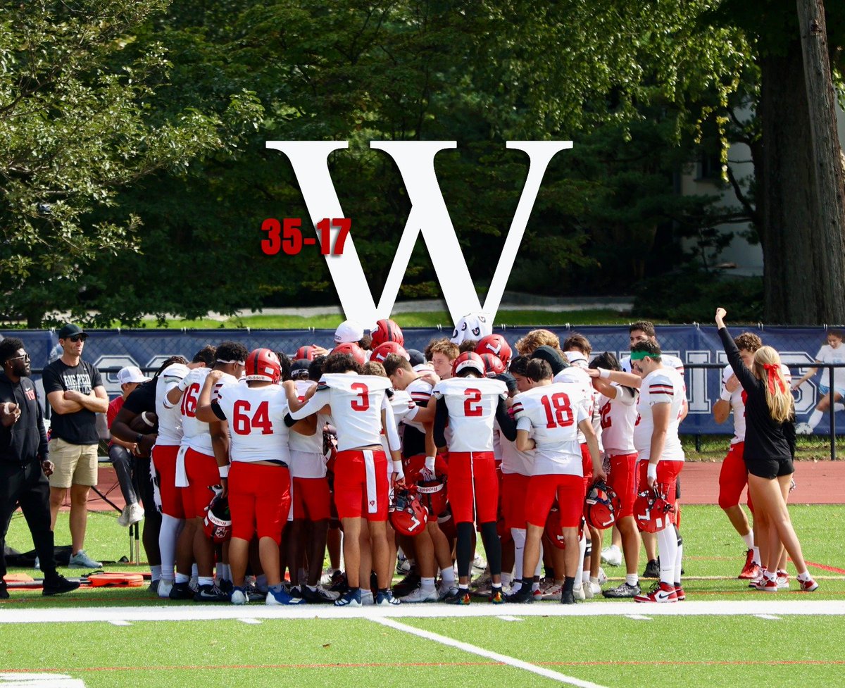 LvilleBigRedFB's tweet photo. Stacking wins! Two big ones in a row to make three straight! Bye Week, here we come! #TCB 💯 https://t.co/Vy1ZefFFtQ