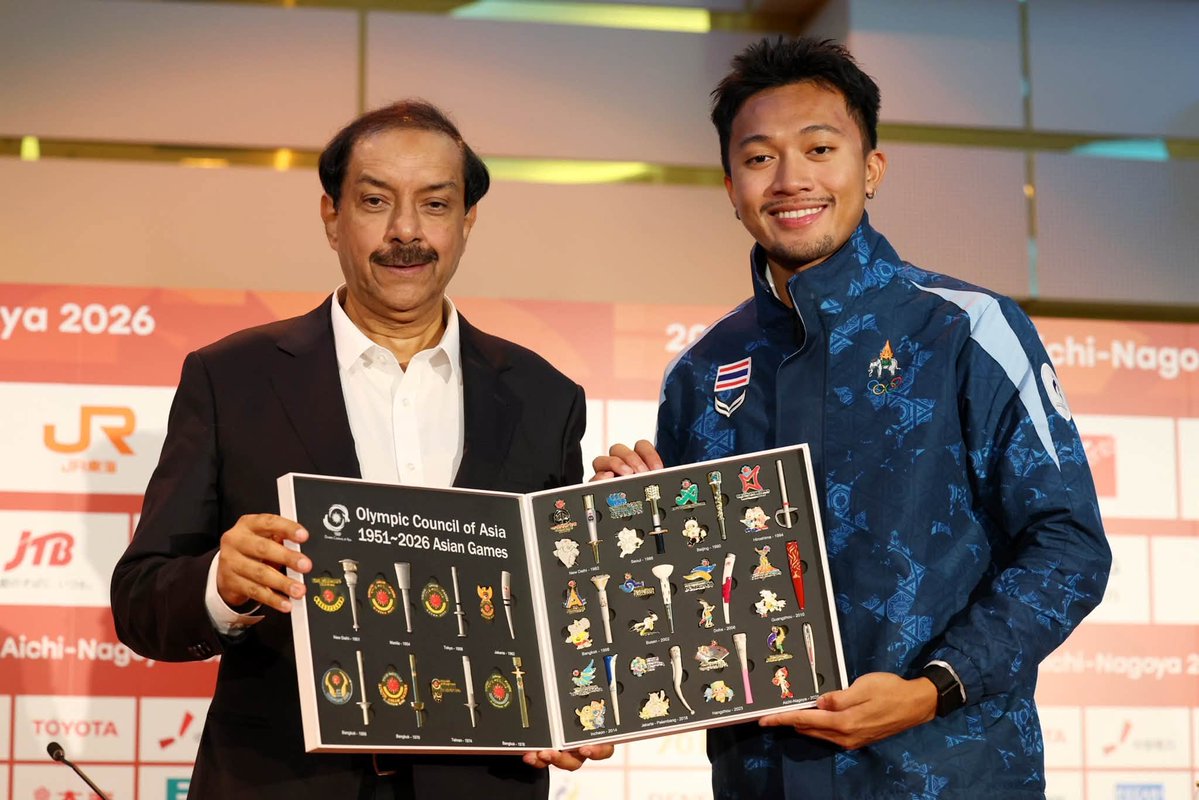 fm91trafficpro's tweet photo. "บิว ภูริพล" เข้ารับรางวัล MVP เอเชียนเกมส์ ครั้งที่ 20

ภูริพล บุญสอน ลมกรดหนุ่มไทย เข้ารับรางวัลนักกีฬาชายยอดเยี่ยม (MVP) ของการแข่งขันเอเชียนเกมส์ ครั้งที่ 20 “ไอจิ-นาโกย่า” ที่ศูนย์สื่อมวลชน เมืองนาโกย่า ประเทศญี่ปุ่น เมื่อวันอาทิตย์ที่ 4 ตุลาคม 2569 ที่ผ่านมา

หลังจากที่สภาโอลิมปิกแห่งเอเชีย หรือโอซีเอเลือก ภูริพล บุญสอน เป็นนักกีฬาชายยอดเยี่ยม (MVP) ประจำการแข่งขัน จากผลงาน 2 เหรียญทอง กรีฑา 100 และ 200 เมตร พร้อมทำลายสถิติเอเชียนเกมส์ได้ทั้ง 2 รายการ และอีก 1 เหรียญเงินจากวิ่งผลัดผสม 4x100 เมตร นอกจากนี้ยังได้รับเงินรางวัล 25,000 ดอลลาร์อีกด้วย 

ขณะที่รางวัลนักกีฬาหญิงยอดเยี่ยม (MVP) ตกเป็นของ Yu Zidi นักกีฬาว่ายน้ำวัย 13 ปี จากสาธารณรัฐประชาชนจีน

ขอบคุณภาพจาก : กองประชาสัมพันธ์ กกท.

#บิวภูริพล #เอเชียนเกมส์2026