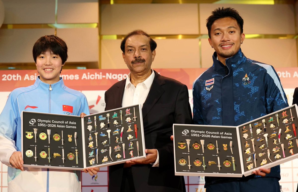 fm91trafficpro's tweet photo. "บิว ภูริพล" เข้ารับรางวัล MVP เอเชียนเกมส์ ครั้งที่ 20

ภูริพล บุญสอน ลมกรดหนุ่มไทย เข้ารับรางวัลนักกีฬาชายยอดเยี่ยม (MVP) ของการแข่งขันเอเชียนเกมส์ ครั้งที่ 20 “ไอจิ-นาโกย่า” ที่ศูนย์สื่อมวลชน เมืองนาโกย่า ประเทศญี่ปุ่น เมื่อวันอาทิตย์ที่ 4 ตุลาคม 2569 ที่ผ่านมา

หลังจากที่สภาโอลิมปิกแห่งเอเชีย หรือโอซีเอเลือก ภูริพล บุญสอน เป็นนักกีฬาชายยอดเยี่ยม (MVP) ประจำการแข่งขัน จากผลงาน 2 เหรียญทอง กรีฑา 100 และ 200 เมตร พร้อมทำลายสถิติเอเชียนเกมส์ได้ทั้ง 2 รายการ และอีก 1 เหรียญเงินจากวิ่งผลัดผสม 4x100 เมตร นอกจากนี้ยังได้รับเงินรางวัล 25,000 ดอลลาร์อีกด้วย 

ขณะที่รางวัลนักกีฬาหญิงยอดเยี่ยม (MVP) ตกเป็นของ Yu Zidi นักกีฬาว่ายน้ำวัย 13 ปี จากสาธารณรัฐประชาชนจีน

ขอบคุณภาพจาก : กองประชาสัมพันธ์ กกท.

#บิวภูริพล #เอเชียนเกมส์2026