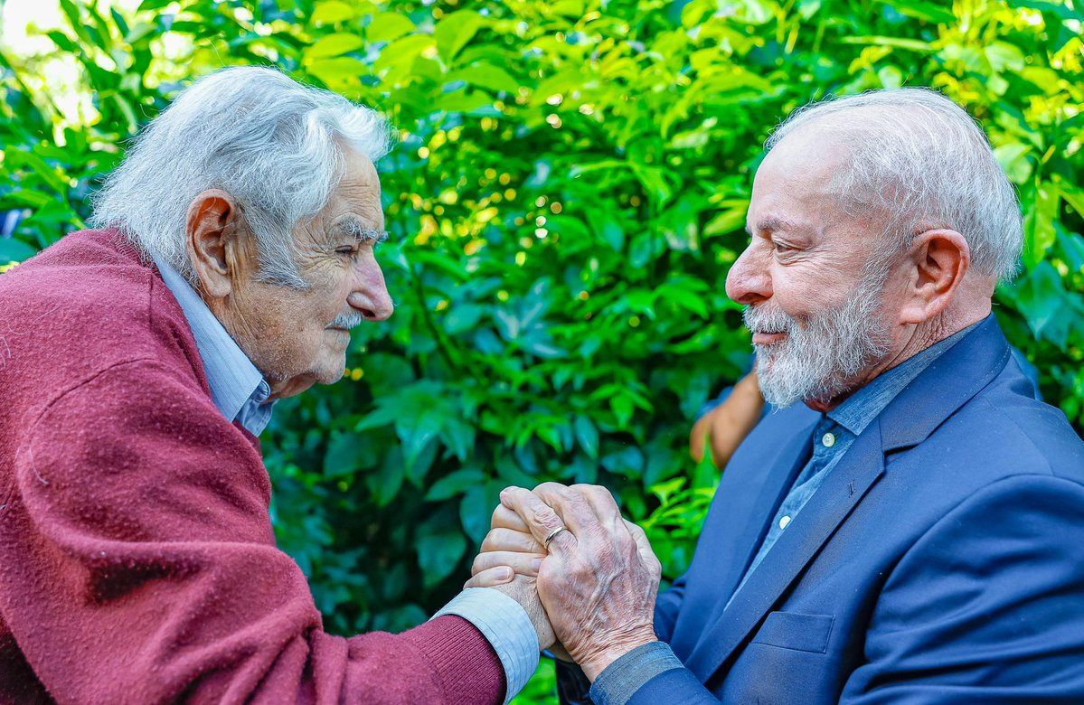 julietasierraf's tweet photo. Por América Latina toda. Nuestra dignidad no se negocia ni se arrodilla frente a nadie.
Bora Lula, vamos Lula. ❤️⭐️ https://t.co/tR1kTiD5Cy