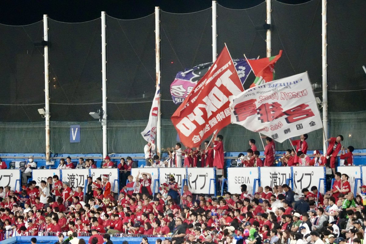 jingu_stadiumpr's tweet photo. 🎏Thank you fans🏟️
本日で神宮球場の #広島東洋カープ 戦は全日程を終了しました。
カープファンの皆さま！今シーズンもたくさんのご来場をありがとうございました🎏

#carp #神宮球場 https://t.co/ZlpvN4dPtS
