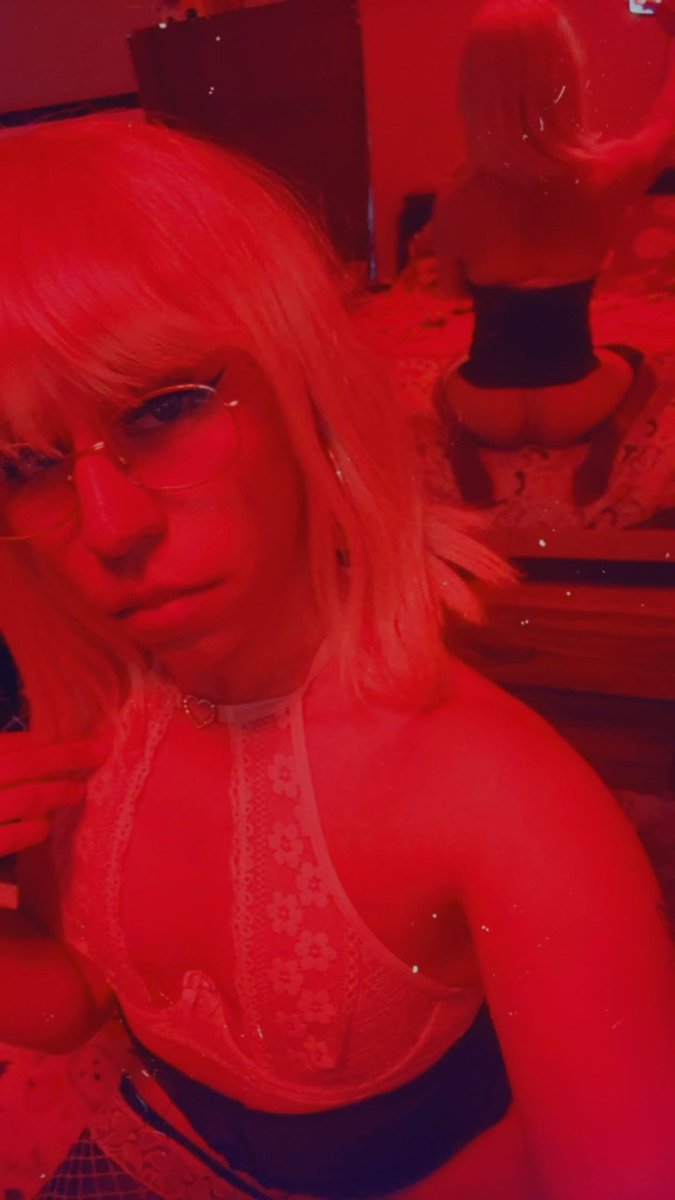 Stephanie304_'s tweet photo. love me some red lights 🤭🤭 https://t.co/p2jxE5X4pi