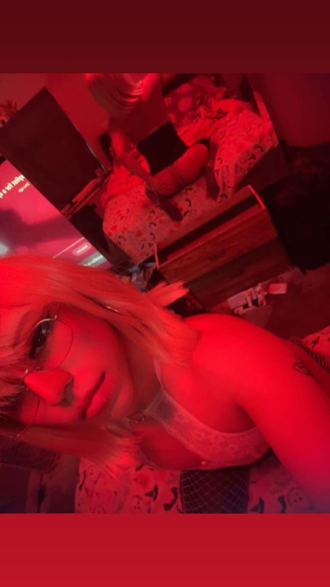 Stephanie304_'s tweet photo. love me some red lights 🤭🤭 https://t.co/p2jxE5X4pi
