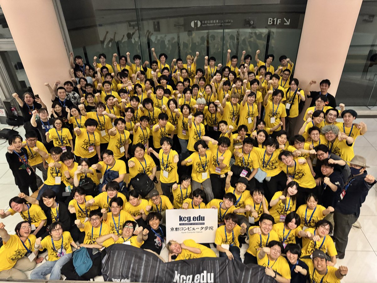 IbataHiroki's tweet photo. BitSummitのボランティアスタッフにも触れていただき、スタッフ達も励みになります(-人-)
OSAKA INDIE GAMES SUMMIT 2026をはじめ以下の関西のイベントで京都コンピュータ学院の学生が運営にご協力させていただいています。
自主希望のみでここまでスタッフが集まる輪を作り上げた10数年間の学生・卒業生の皆さんにも改めて感謝します!
OSAKA INDIE GAMES SUMMIT
BitSummit
GAME CREATORS CONFERENCE
Game Pavilion JP
Open Game Fest
ええかんじのゲームガッカイ