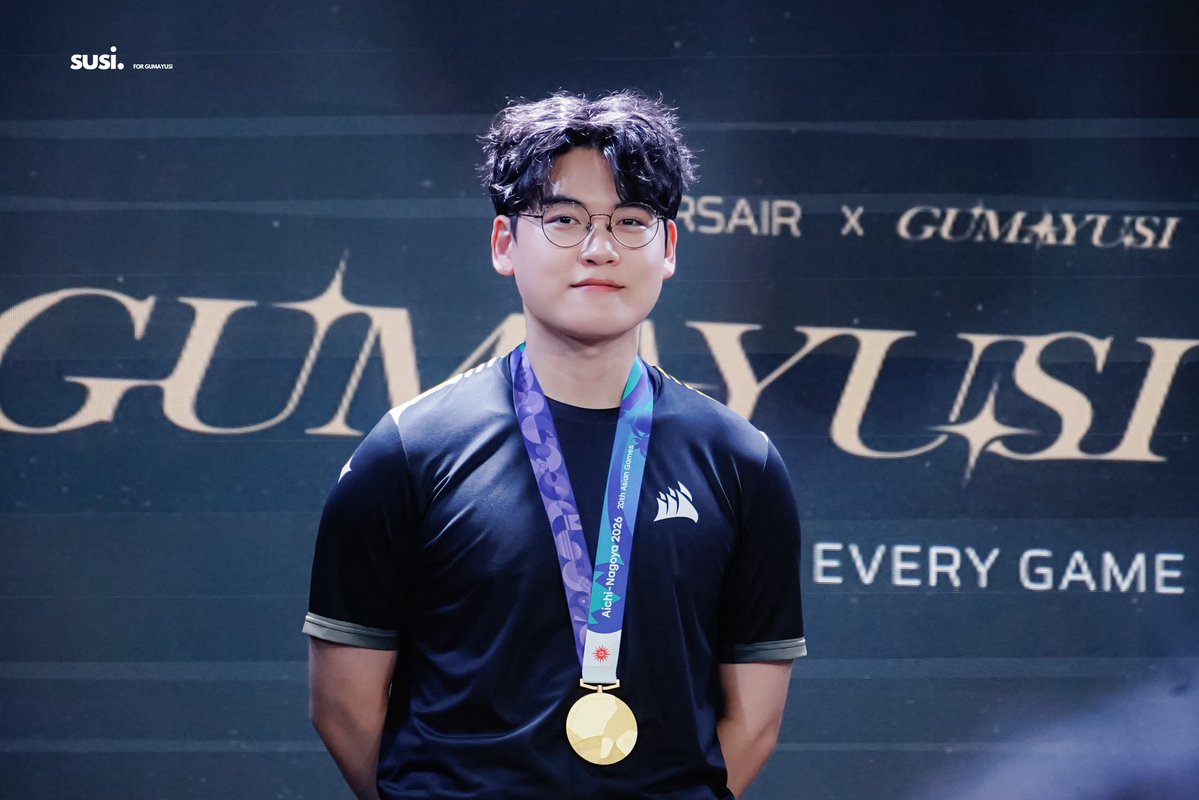 susi_gmys's tweet photo. 261004 Corsair 팬미팅

빛이 나는 구마유시 이민형 🏅✨

#구미유시 #GUMAYUSI #이민형
@gumayusi_min https://t.co/UVdCjfigUu