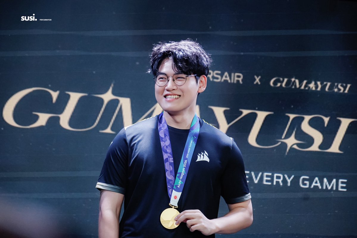 susi_gmys's tweet photo. 261004 Corsair 팬미팅

빛이 나는 구마유시 이민형 🏅✨

#구미유시 #GUMAYUSI #이민형
@gumayusi_min https://t.co/UVdCjfigUu